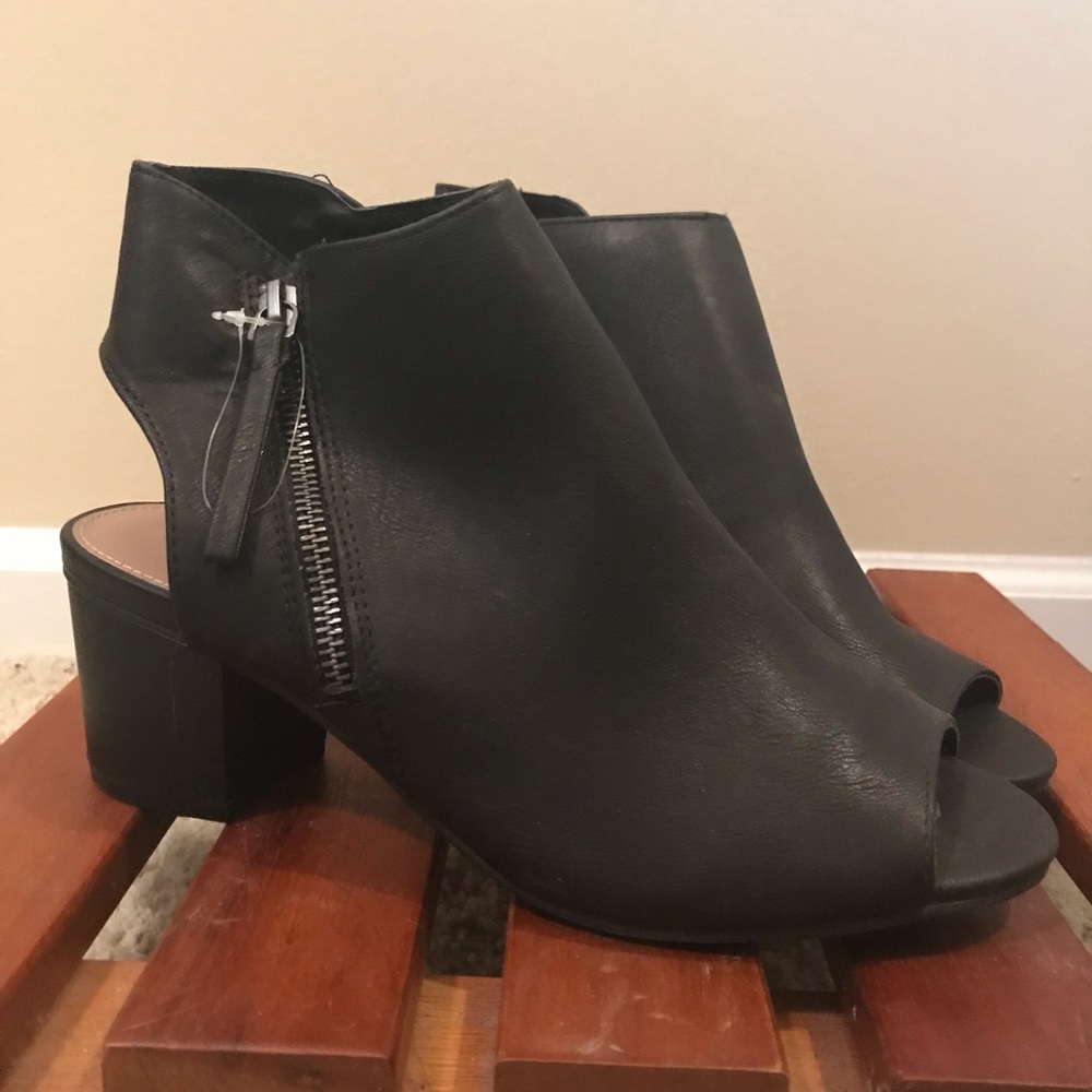 Open toe booties - Picture 2 of 3